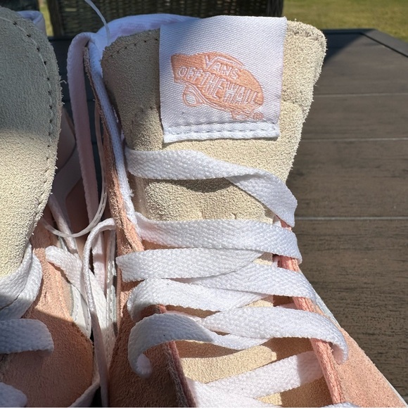 ⭐️⭐️ NEW Vans Women's High-Top Sneakers - Peach and Off-White Sz 9 NWOB - Picture 6 of 7